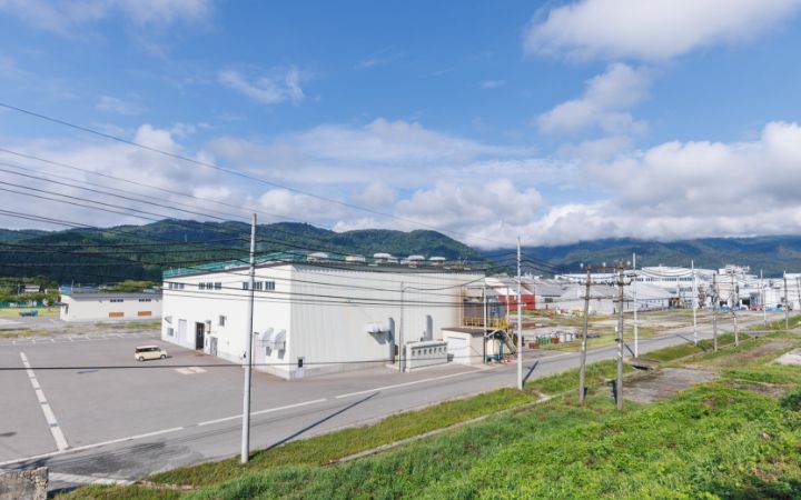 In 1992, a factory for hydrogen absorbing alloys was completed. As JMC developed its business while foreseeing the current “environmental era” at an early stage.
