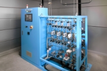 2012年　岩谷産業殿に水素システムを納入（中央研究所内）