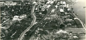 1945年頃の伏木工場 * 1973年生産終了