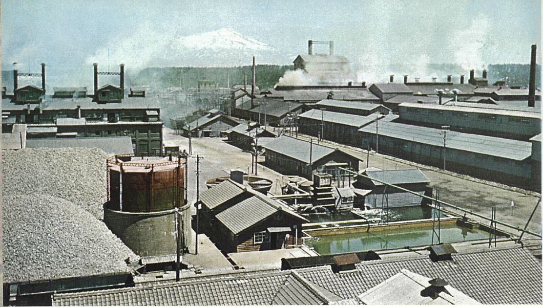 酒田大浜工場-カーバイドならびにフェロアロイ工場を望む 画像引用　鐵興社社史編纂委員会（1961）『鐵興社35年史』　鐵興社出版