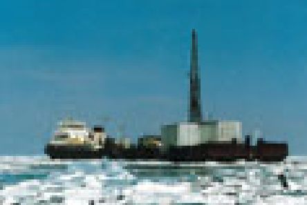 バイカル湖の湖底掘削に用いた掘削船