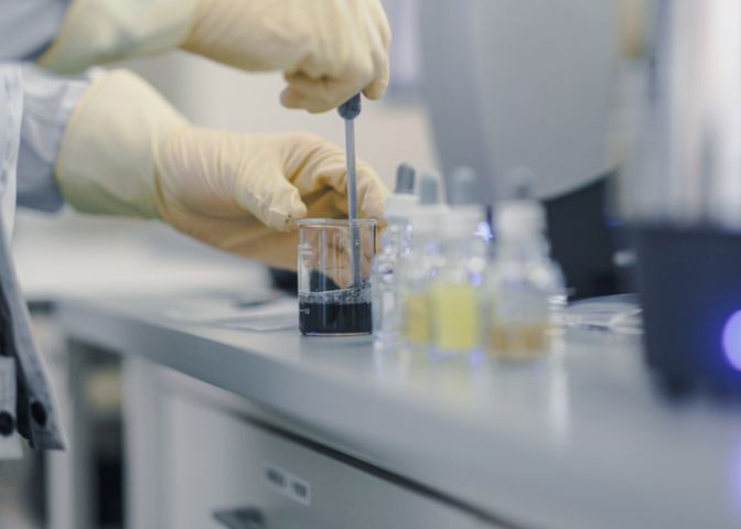 開発環境 新素材を生み出す現場