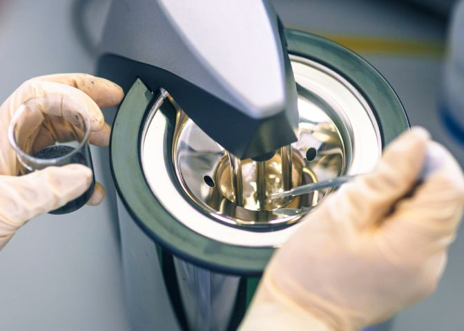 開発環境 新素材を生み出す現場