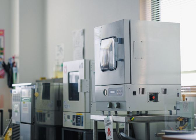 開発環境 新素材を生み出す現場